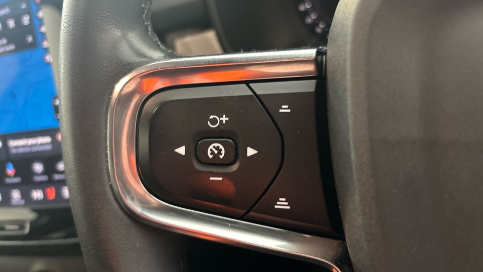 VOLVO XC40 Cruise control
