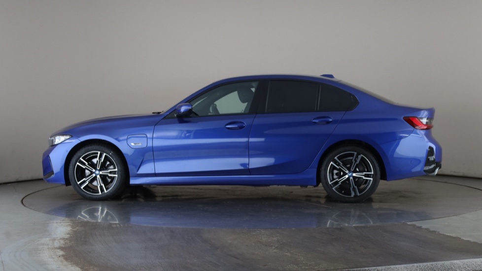 BMW 3 SERIES Image 2