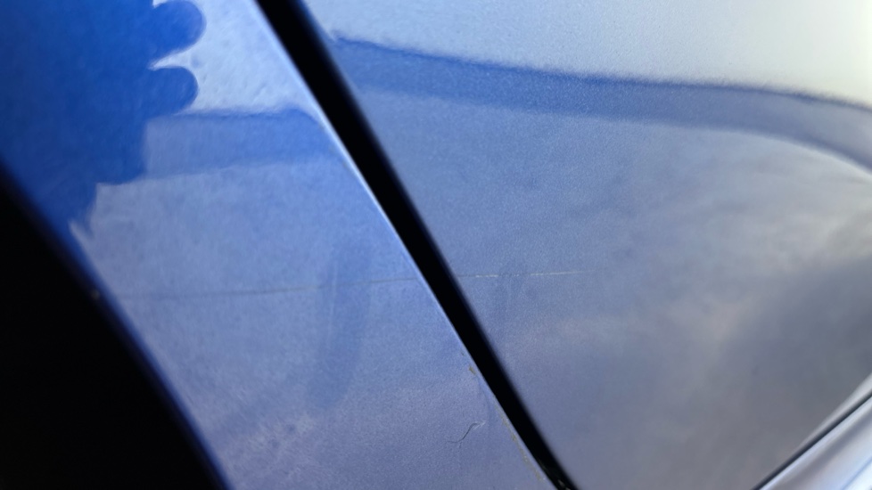 BMW 3 SERIES scratch