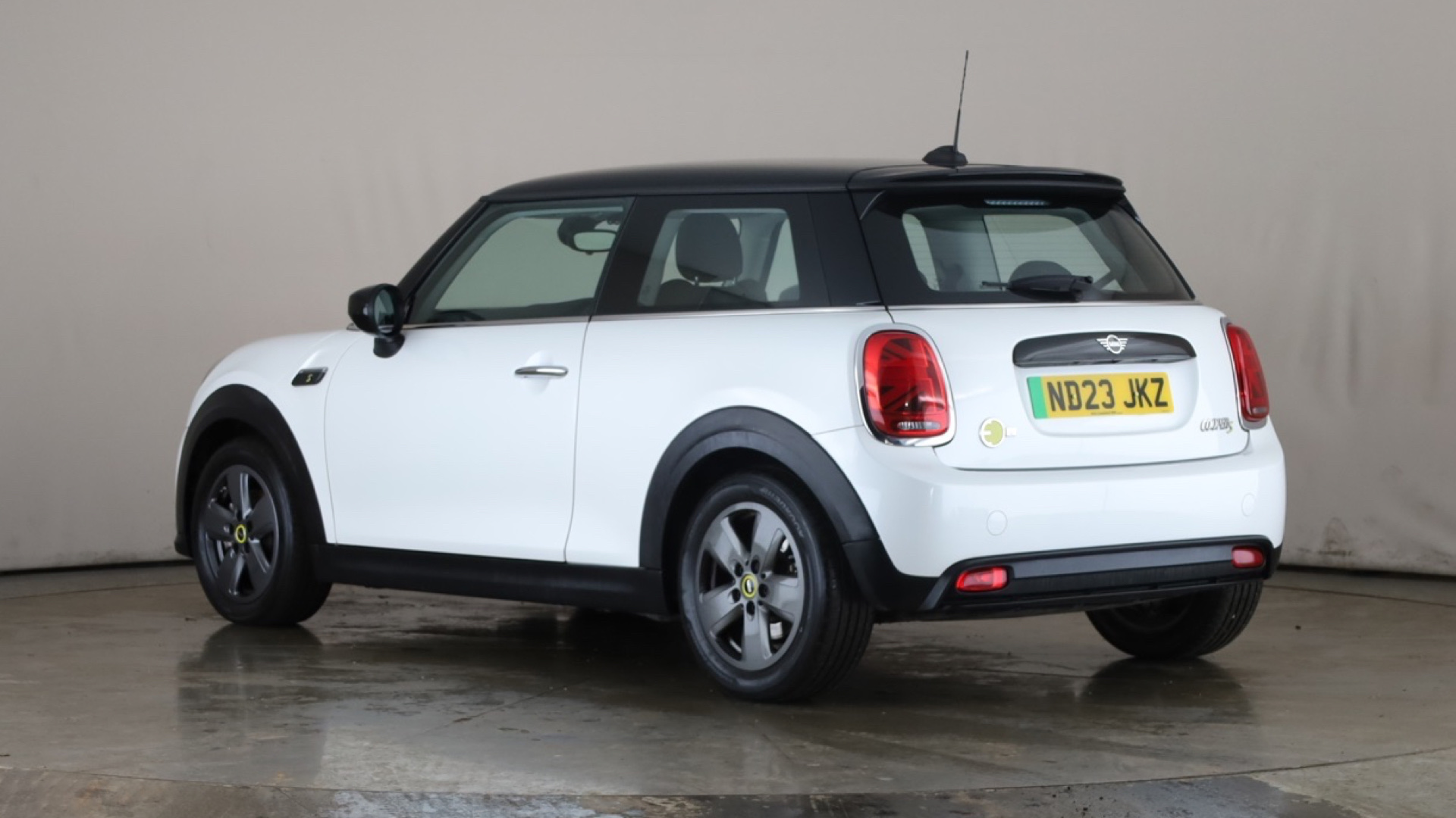 4021004 135kW Cooper S Level 1 33kWh 3dr Auto