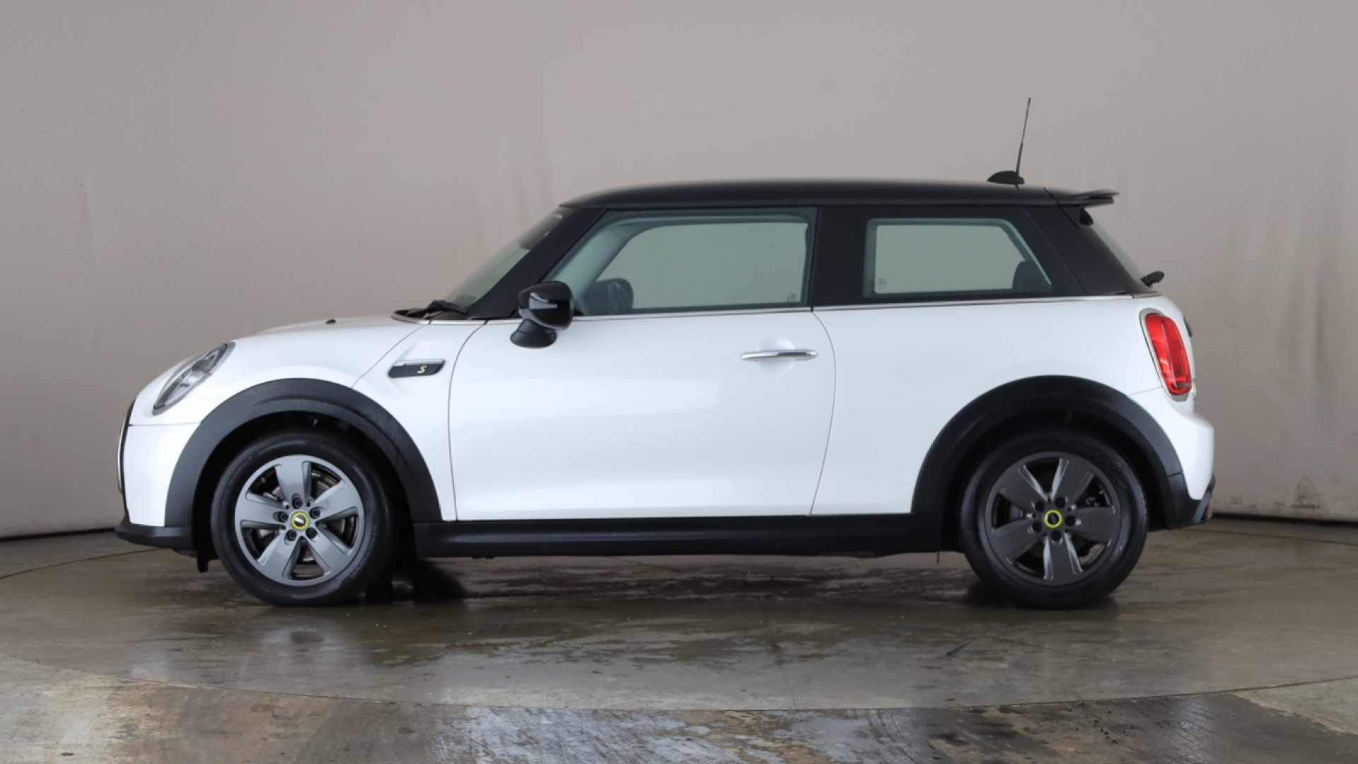 4021004 135kW Cooper S Level 1 33kWh 3dr Auto