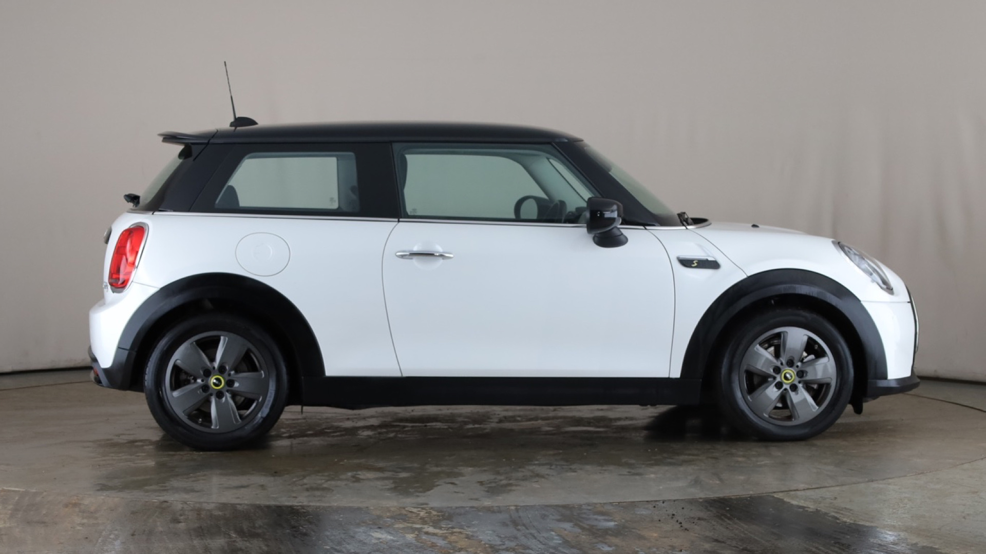 4021004 135kW Cooper S Level 1 33kWh 3dr Auto