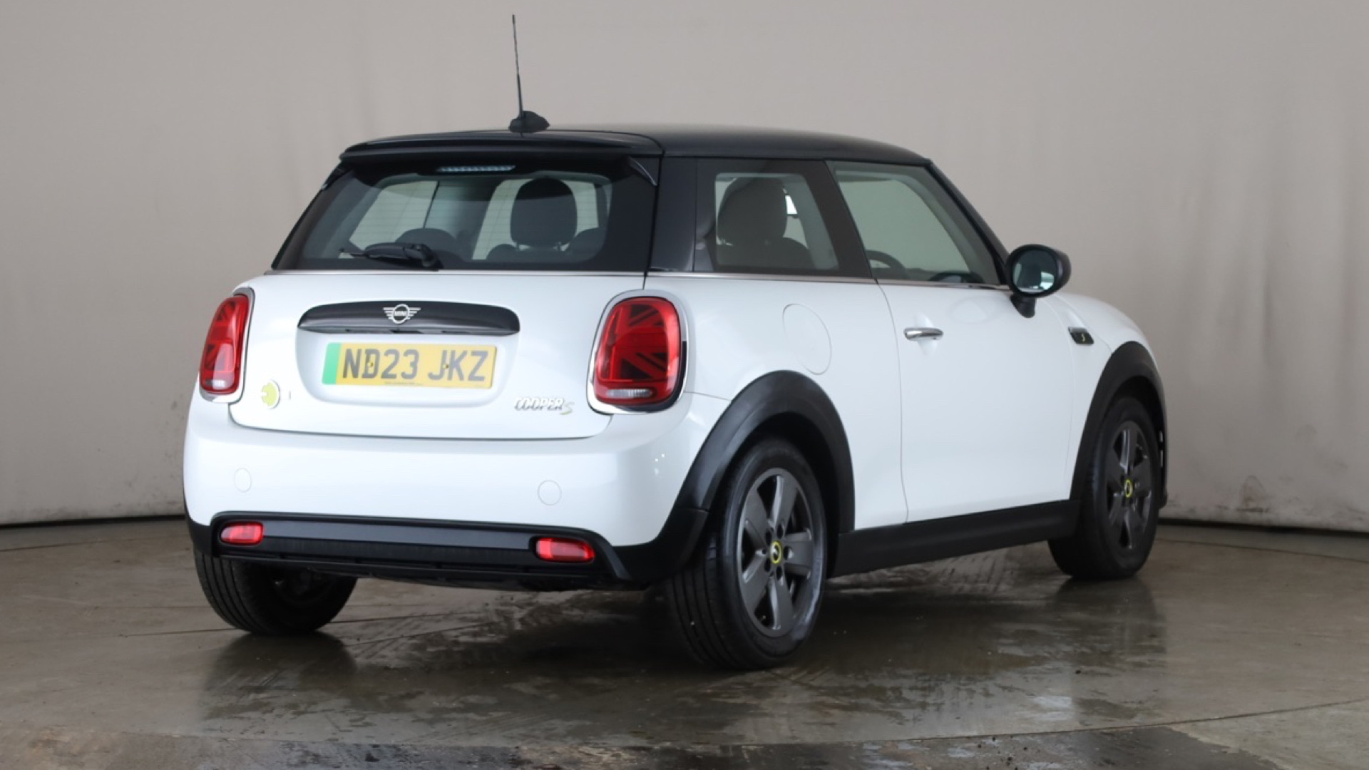 4021004 135kW Cooper S Level 1 33kWh 3dr Auto