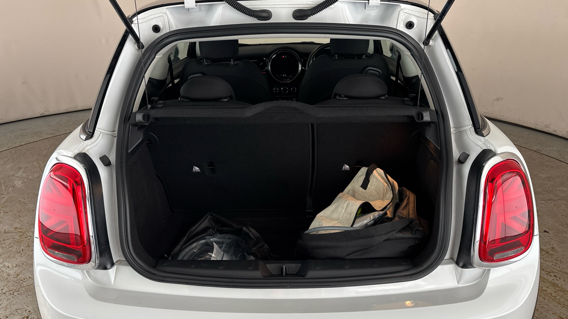 4021004 135kW Cooper S Level 1 33kWh 3dr Auto