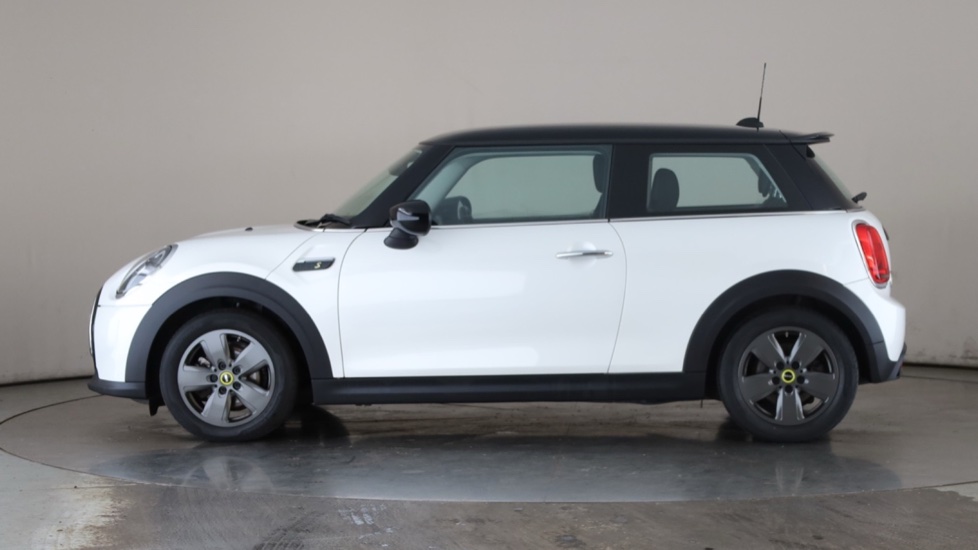 MINI HATCHBACK Image 2