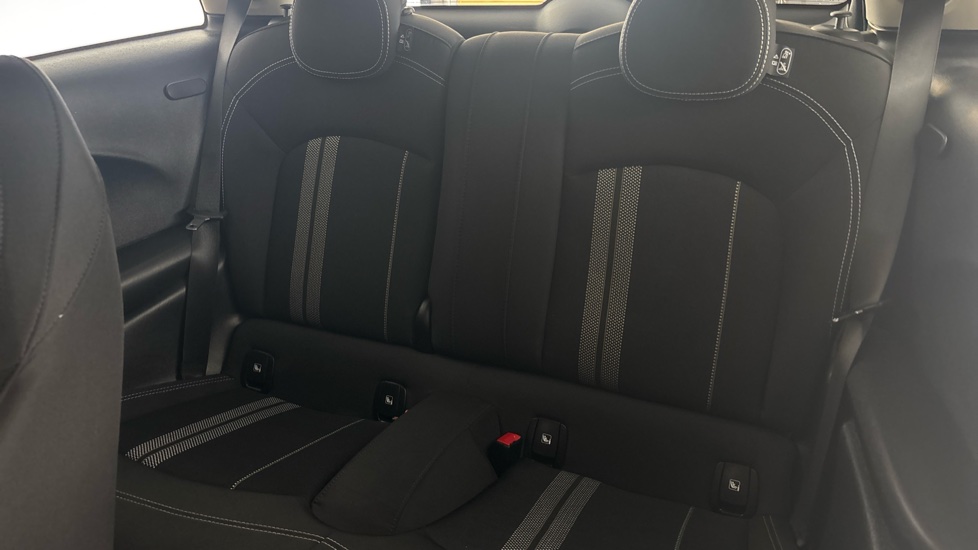 MINI HATCHBACK Image 14