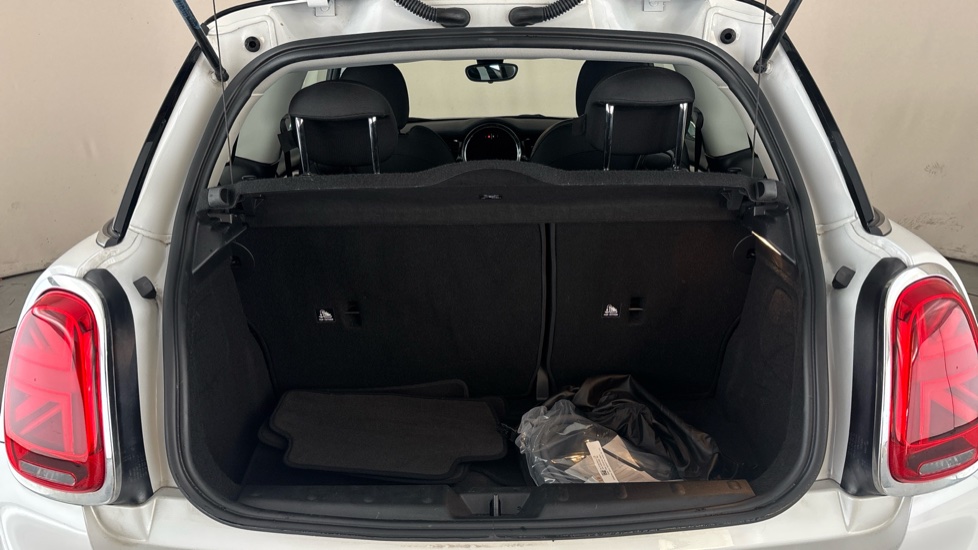 MINI HATCHBACK Image 15