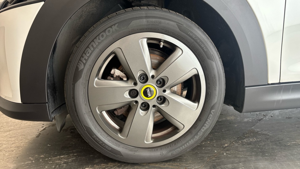 MINI HATCHBACK Image 17