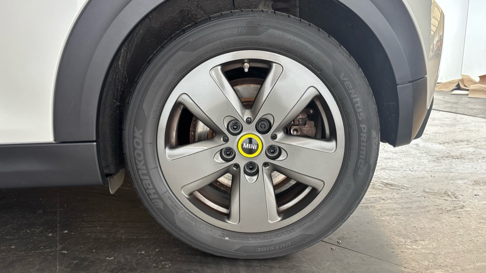 MINI HATCHBACK Image 18
