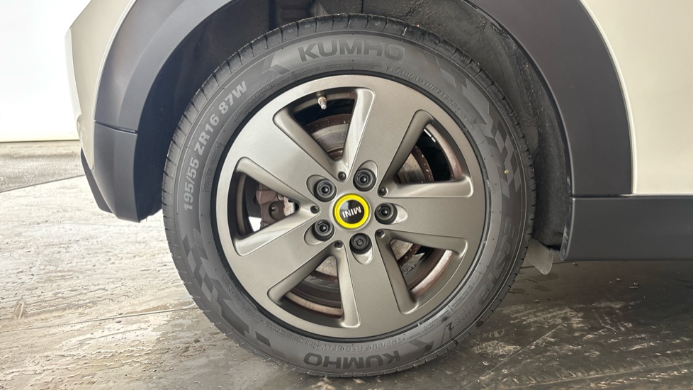 MINI HATCHBACK Image 19