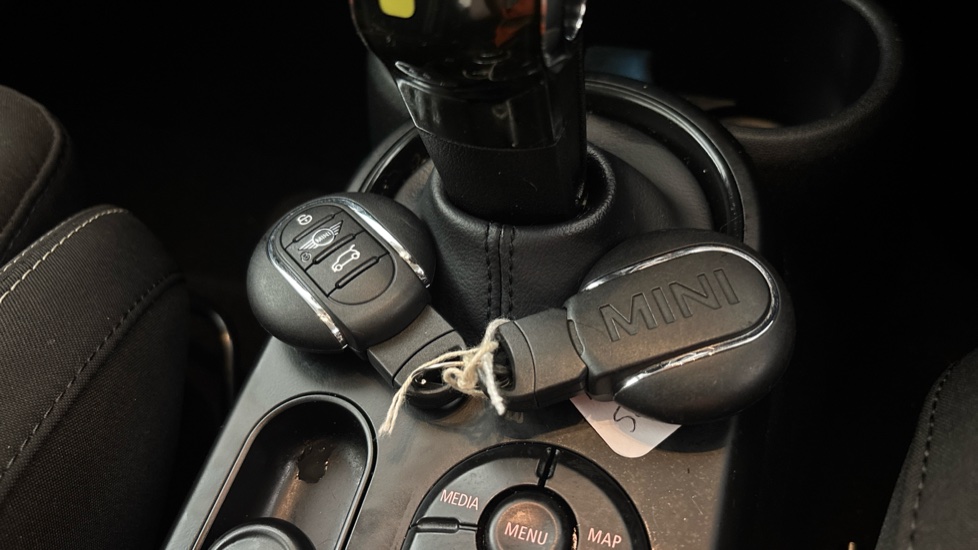MINI HATCHBACK 2 keys available