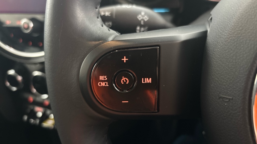 MINI HATCHBACK Cruise control