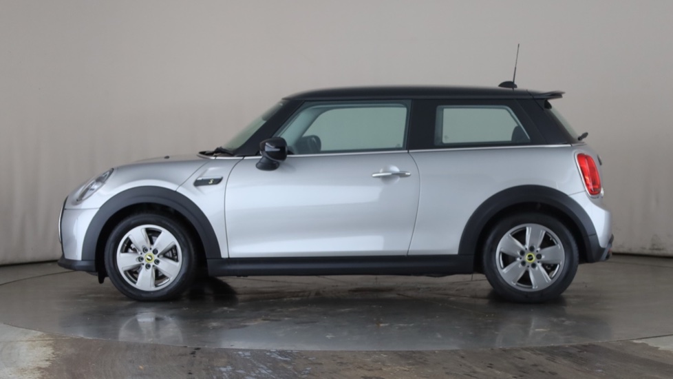 MINI HATCHBACK Image 2