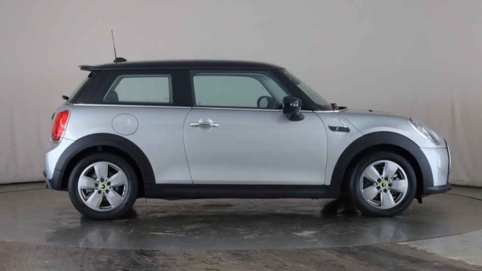 MINI HATCHBACK Image 6