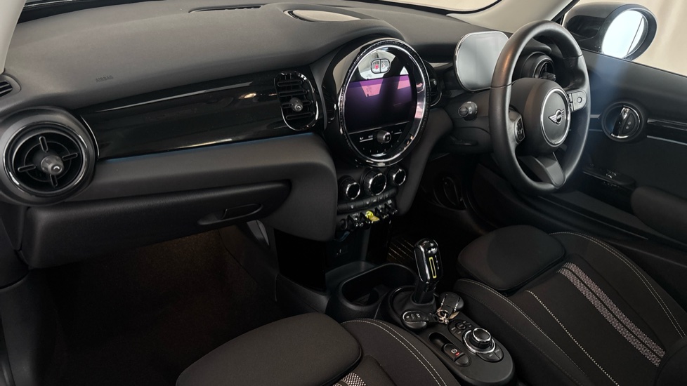 MINI HATCHBACK Image 10