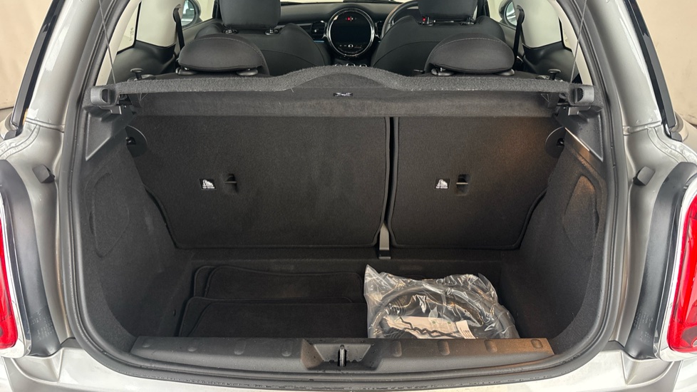 MINI HATCHBACK Image 15