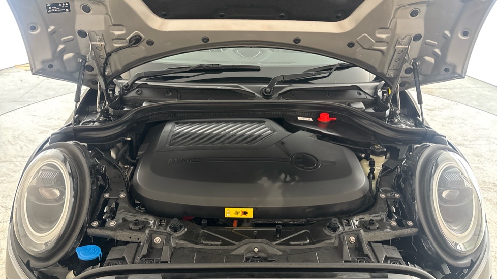 MINI HATCHBACK Image 16