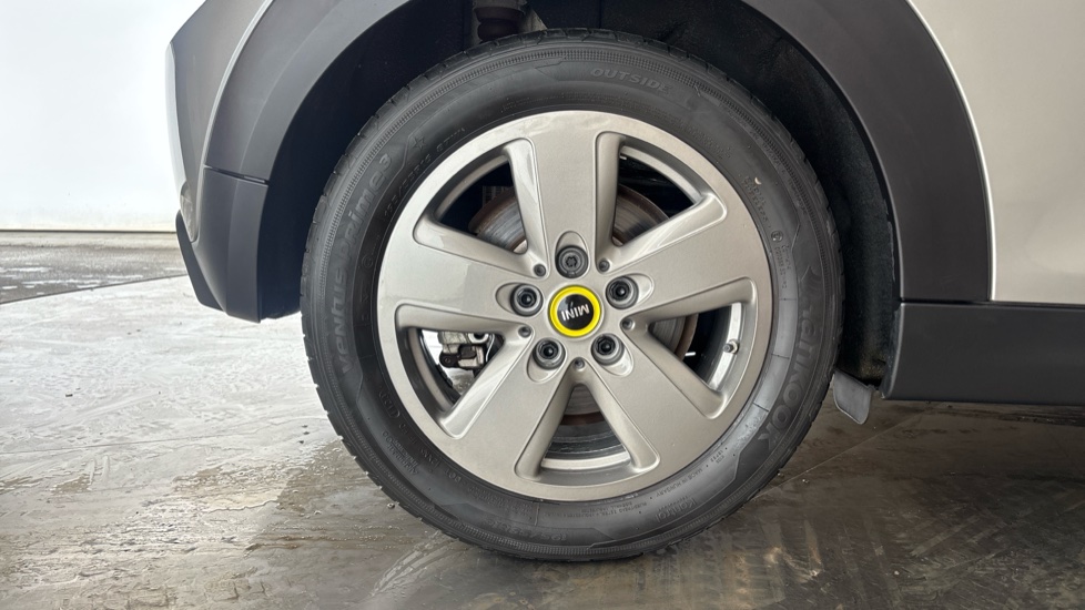 MINI HATCHBACK Image 19