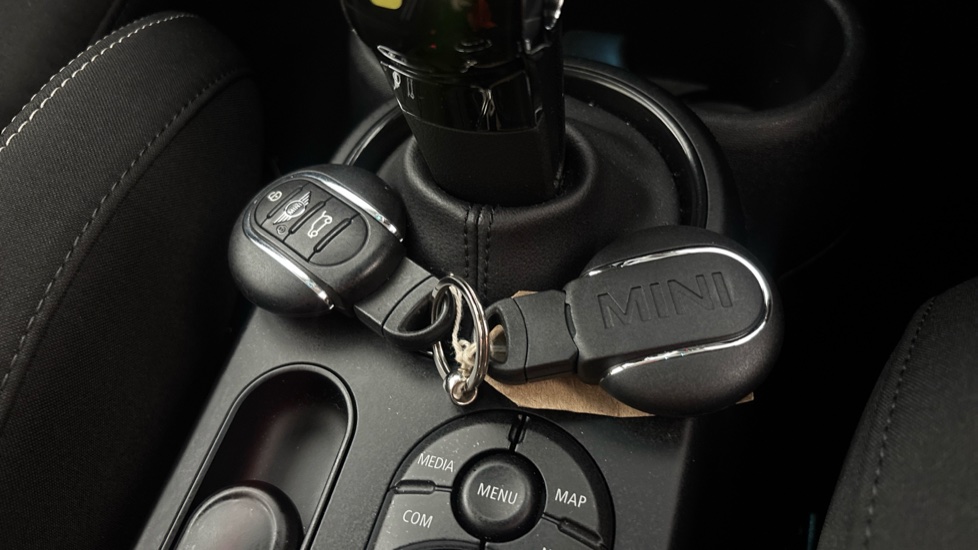 MINI HATCHBACK 2 keys available