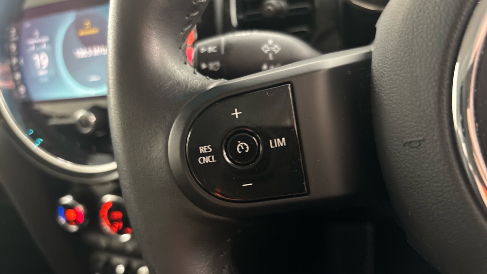 MINI HATCHBACK Cruise control