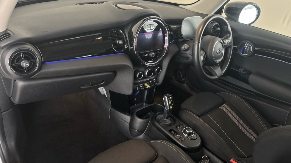 Mini Hatchback Image 10