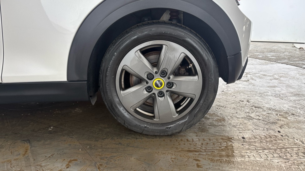 Mini Hatchback Image 18