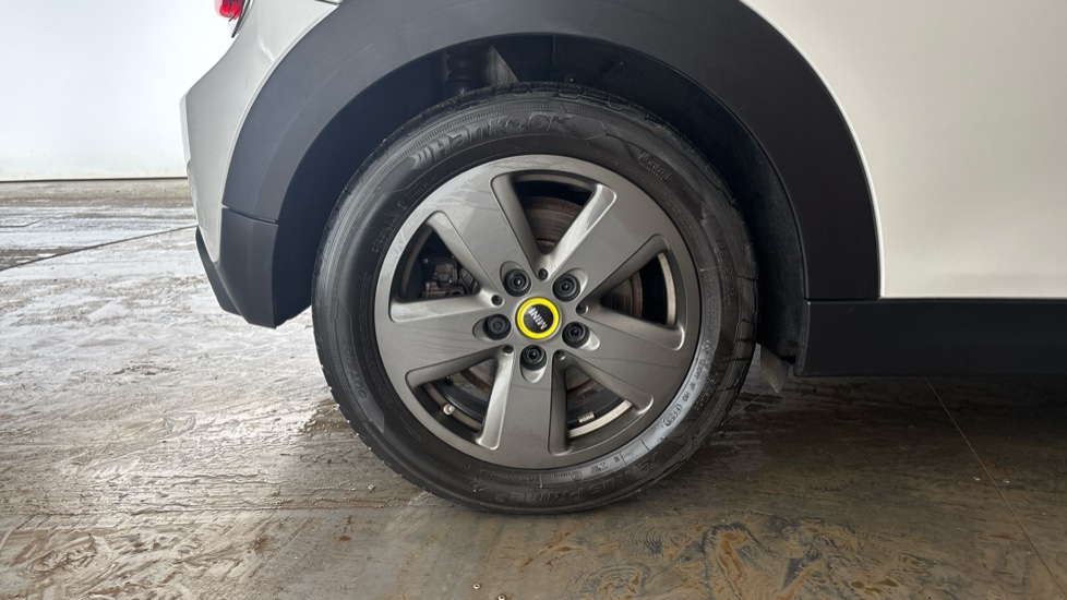 Mini Hatchback Image 19