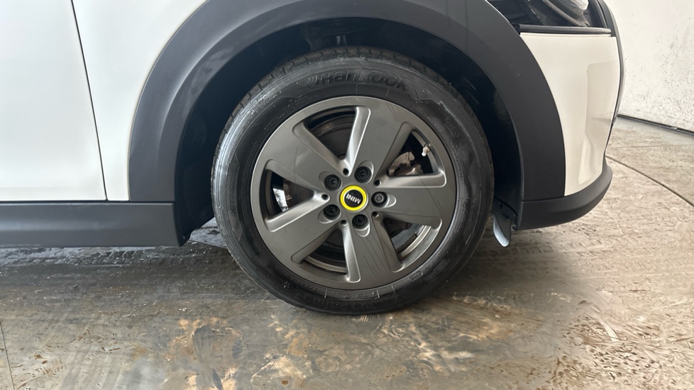 Mini Hatchback Image 20