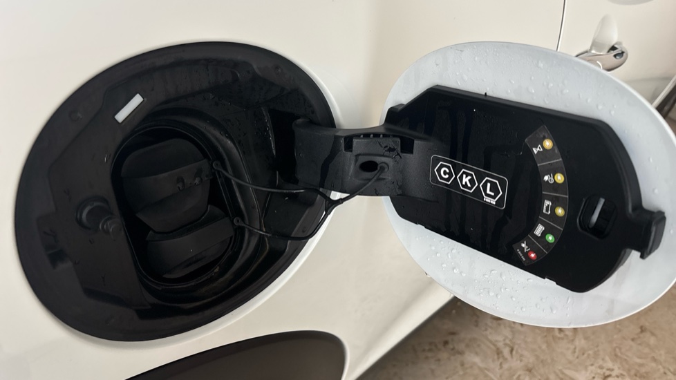 Mini Hatchback Image 21