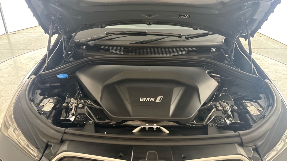 BMW iX1 Image 16