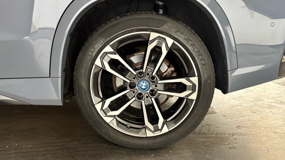 BMW iX1 Image 18