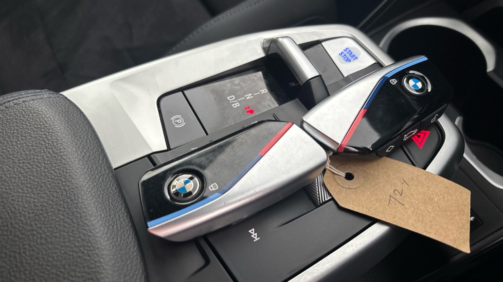 BMW iX1 2 keys