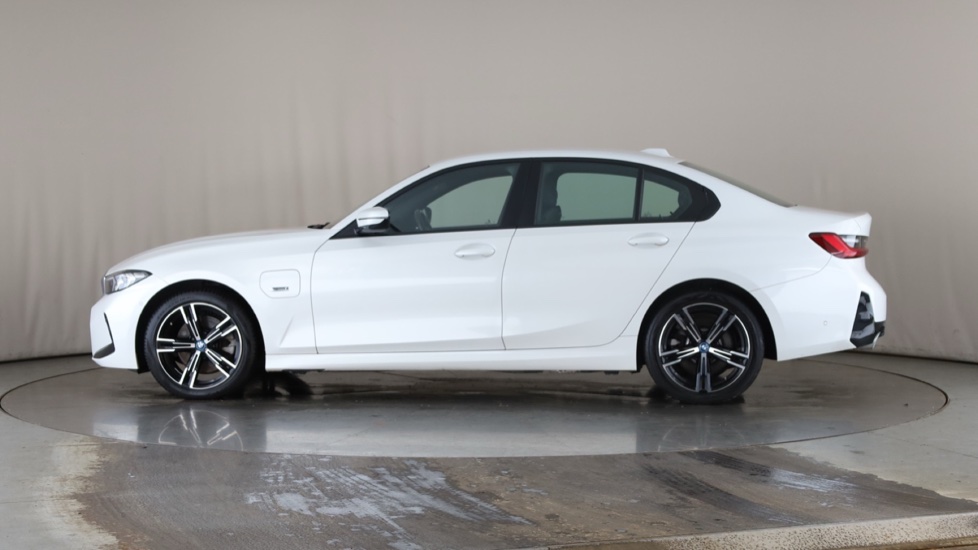 BMW 3 SERIES Image 2