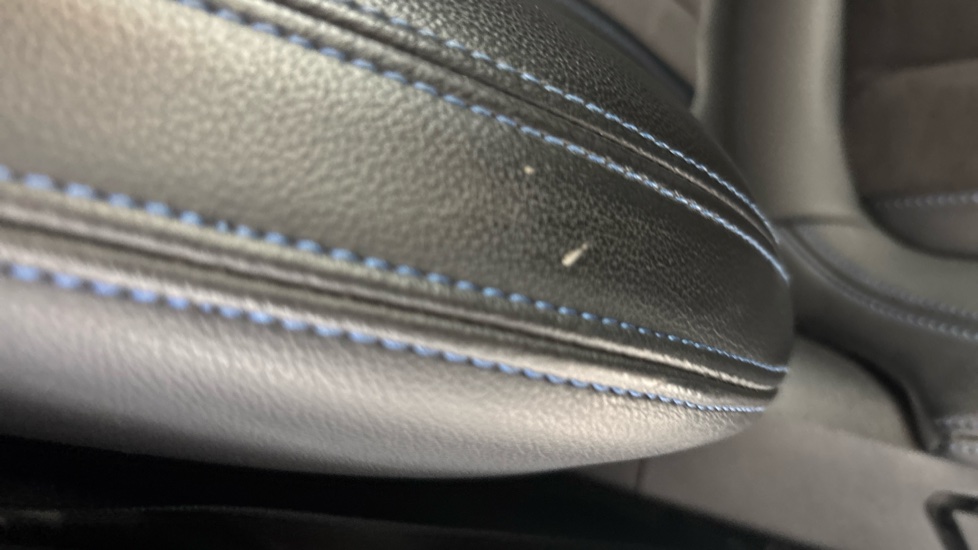 BMW 3 SERIES worn