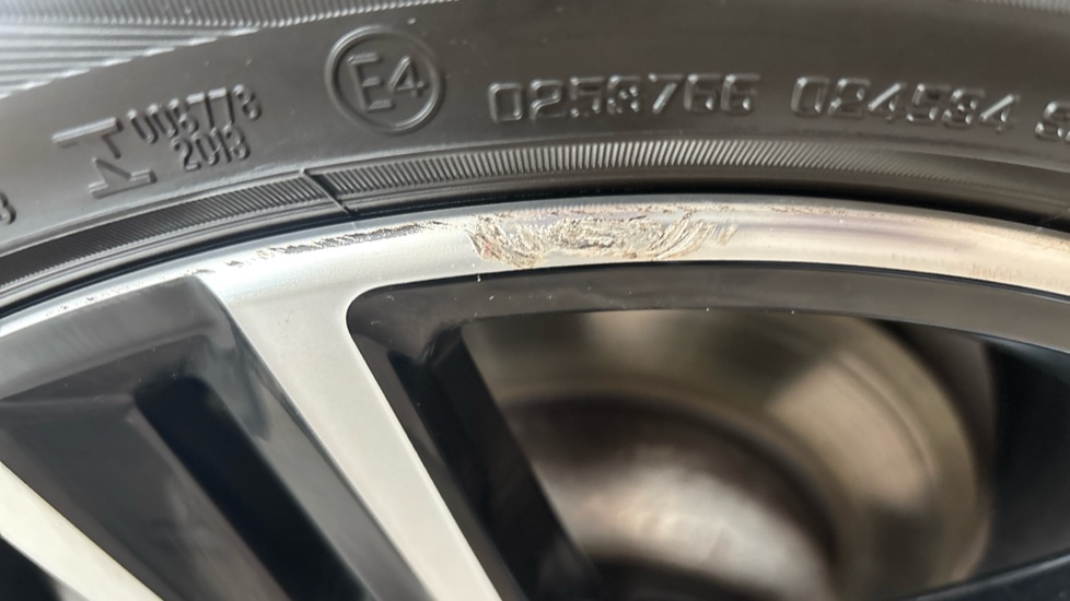 BMW 3 SERIES scuff