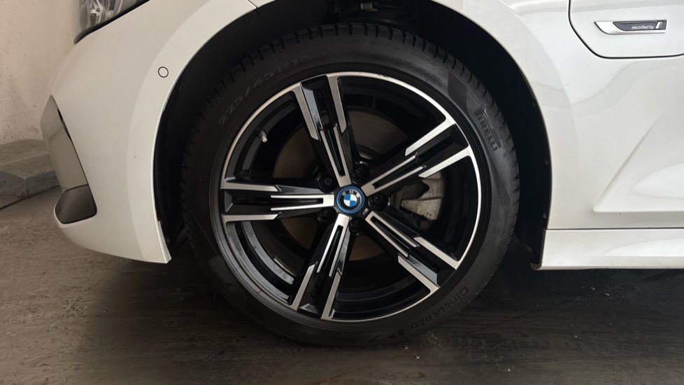 BMW 3 SERIES Image 17
