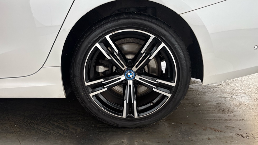 BMW 3 SERIES Image 18