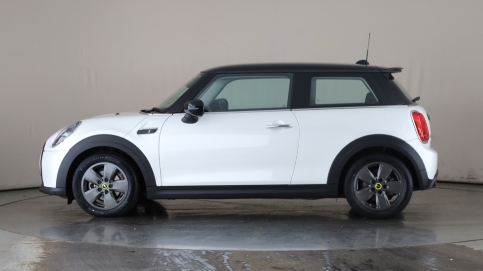 MINI HATCHBACK Image 2