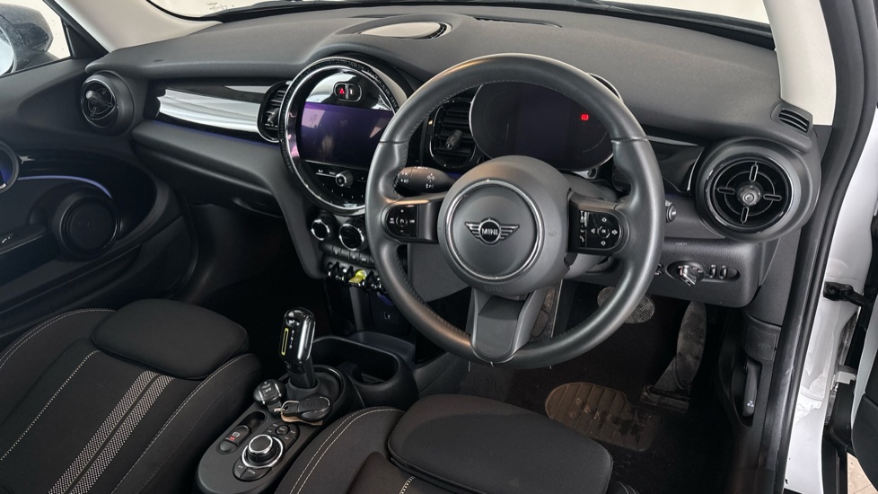 MINI HATCHBACK Image 9