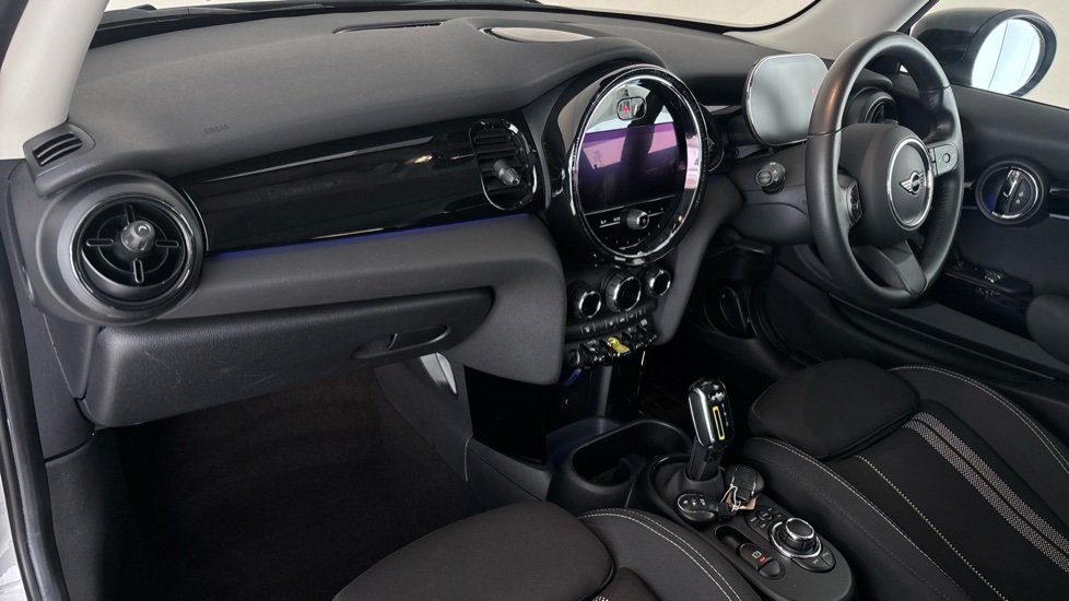 MINI HATCHBACK Image 10