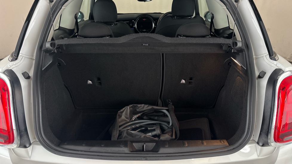 MINI HATCHBACK Image 15