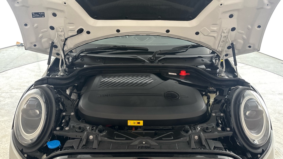 MINI HATCHBACK Image 16