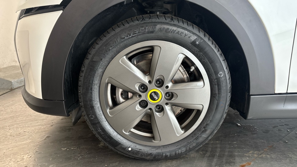 MINI HATCHBACK Image 17