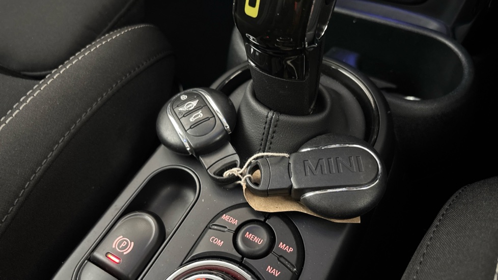 MINI HATCHBACK 2 keys available