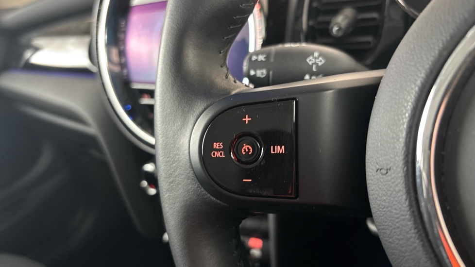 MINI HATCHBACK Cruise control