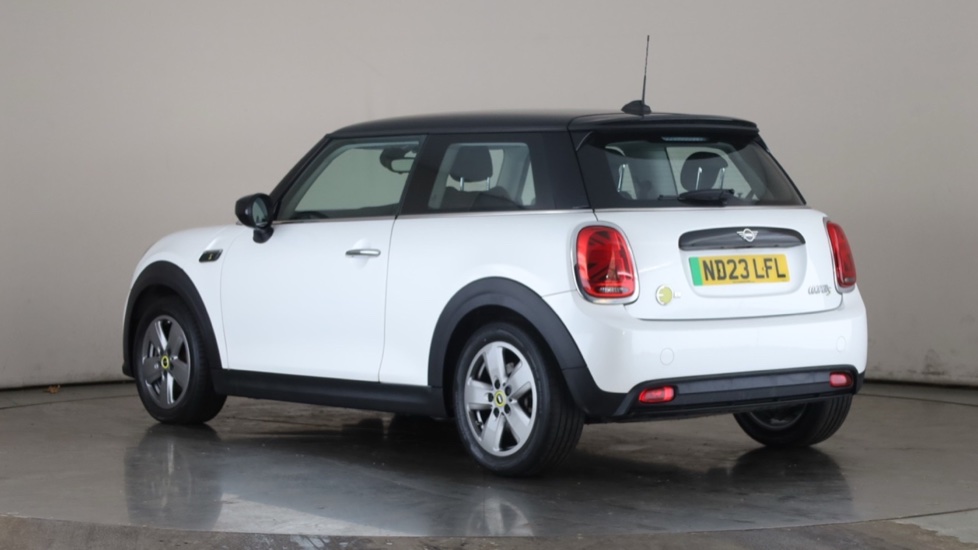 MINI HATCHBACK Image 3
