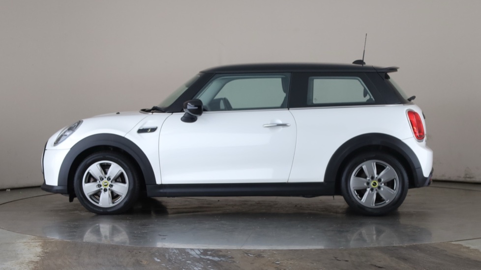 MINI HATCHBACK Image 2