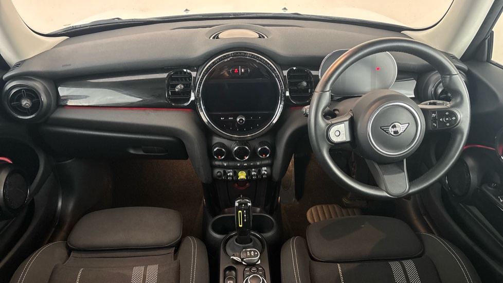 MINI HATCHBACK Image 11