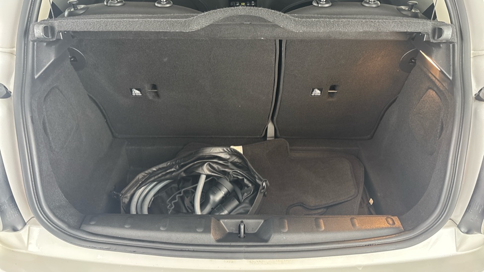 MINI HATCHBACK Image 15