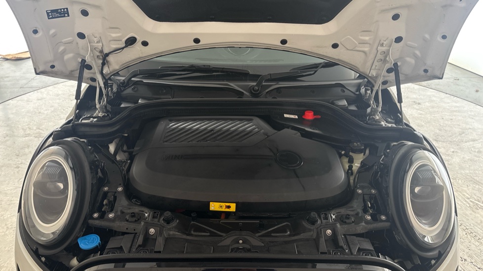 MINI HATCHBACK Image 16